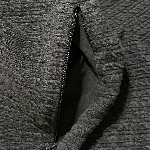 Lululemon Women's Textured Pullover 1/4 Zip Black Size M/L Mock Neck Cropped - Picture 8 of 9